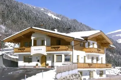 Image de new built cottage on a sunny hill