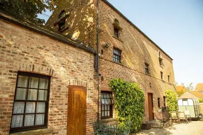 Image de Studio 3a, The Carriage House, York 5m. Village.