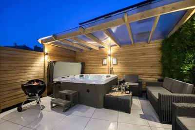 Image de New Listing-Beautifully presented 5 bedroom, 4 bathroom+hot tub S/C accommodation