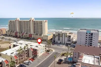 Image de 1st Floor 2 Bd 2 Ba Condo w/Beach View& Pool!