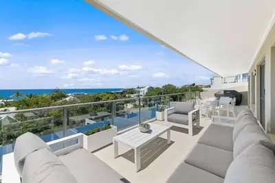 Image de Crystal Shores U/4, Two Bedroom Top Floor Premium Apartment, Stunning Sea View