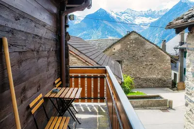 Image de Jolie cabane typique dans les montagnes de Faido (Baita Del Gat)