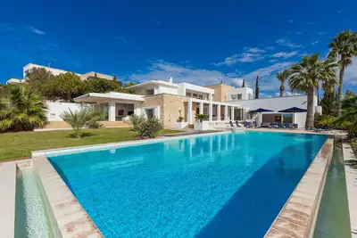 Image de Huge 22mx8m Private Infinity Pool, Stunning Sea Views, Ultra Modern, Secluded
