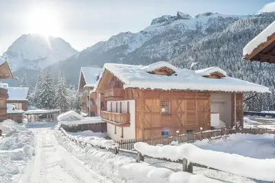 Image de Appartement \"Casa Dino - Sass Pordoi\" au milieu d'un paysage de montagne fantastique
