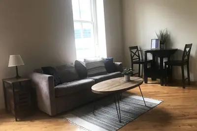 Image de Cozy, Downtown Apartment