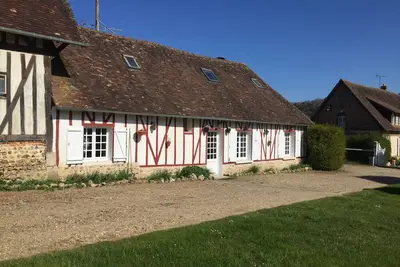 Image de Longère normande ancienne, dans la vallée de la Charentonne