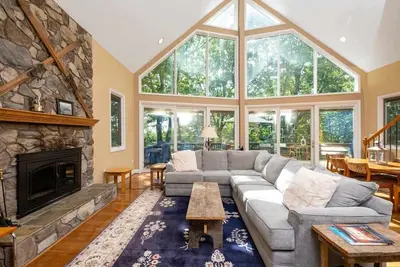 Image de Modern Luxury Mountain Home within Wintergreen Retreat Collection