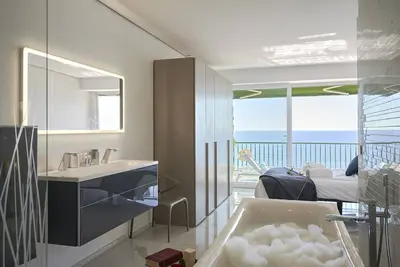 Image de SunlightProperties Skyblue - Luxury flat for 6 - Bathtub with a sea-view