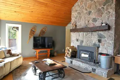 Image de Spacious Lakefront Cottage In Muskoka | Cozy Wood Fireplace, Breathtaking Views