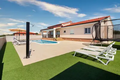 Image de Brand new top villa *****, barbecue, pool, only 7 km from the sea