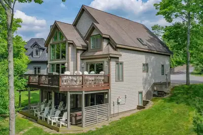 Image de Leap Away | Private Dock, Hot Tub, & Pool Table!