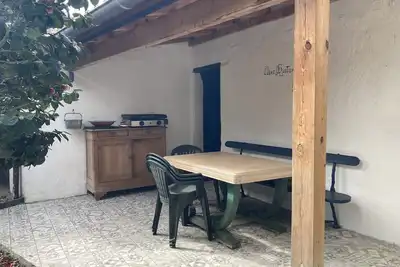 Rez de jardin, non fumeur, avec terrasse et tonnelle