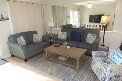 Image de First Floor, Golf Course side, 1250 sq ft