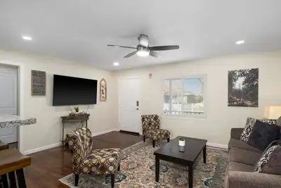 Image de Upgraded 3b/2Bth w DinningR on Peaceful Street