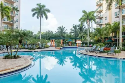 Image de Pompano Beach | Couples Golf Weekend | Pool + Golf