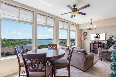 Image de Relax, Recharge, Repeat with Sunroom Mornings and Balcony Nights