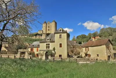 Image de petite maison en pierre au coeur du Périgord Noir