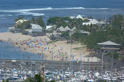 Image de F4 au cœur du village, face à la mer