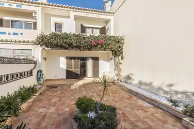 Image de Villa \"Casa Da Ermida\" près de la plage et du terrain de golf, avec WiFi, terrasse et jardin