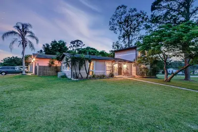 Image de Waiting For You! Great 2 story in Deltona, Fl-Close to Beaches, parks.