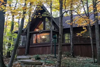 Image de Authentic Log Cabin Gated Community w/ Access Lake Michigan & South Haven
