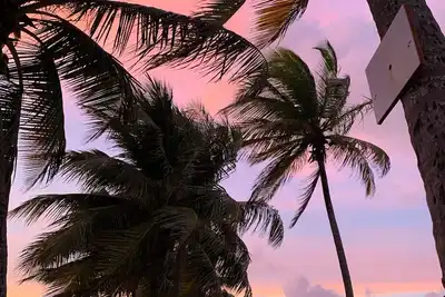 Image de Change your Latitude ~ Studio~ Only Steps from the beach/ocean