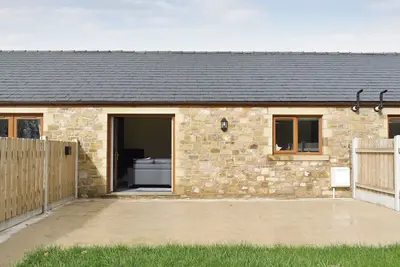 Image de Two Dorchester Drive - Uk32036