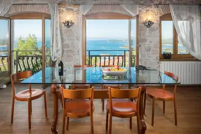 Image de Stunning stone house nestled in the heart of the historic old town of Vrsar.