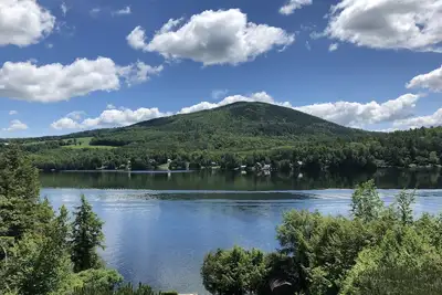 Image de Secluded, Vermont lakefront home & private shore. Summer 2025 sold out.