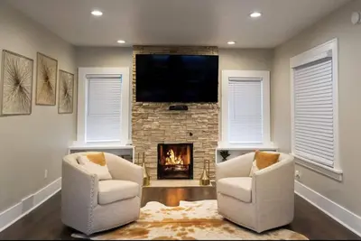 Image de Chic, Modern Luxury in the Heart of Vehicle City