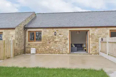 Image de Three Dorchester Drive - Uk32039