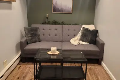 Image de Cozy Basement Apartment (With Private Entrance)