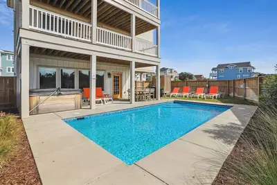 Image de 1530 - Summer Moon, Enjoy the Outdoors! Oceanside w/Pool, Hot Tub, Covered Deck & Picnic Table.