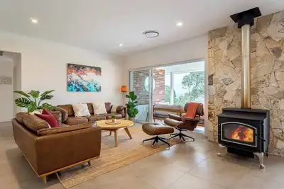 Image de Summerville Treetops A Stunning Valley Retreat