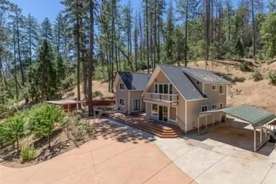 Image de Whispering Pines! 25 miles to Yosemite + 9 miles to Mariposa!