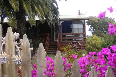 Image de Ironstone Cottage- Pet & Family Friendly!