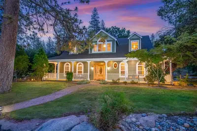 Image de Emerald Escape! 50 Acres w/Hot Tub, Game Room