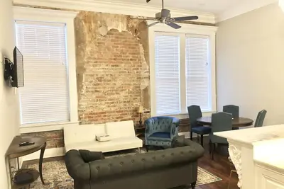 Image de Historic downtown apartment