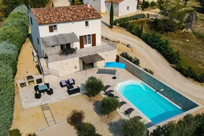 Image de Le Petit Rossignol - Maison de vacances de luxe à Apt pour 7 personnes avec piscine privée chauffée