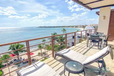 Penthouse perfect views, with Ac, WiFi, and swimming pool!
