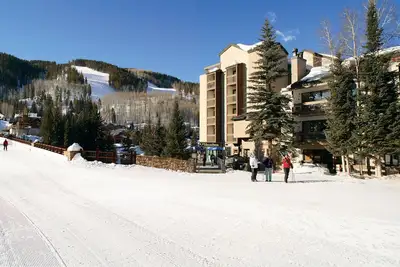 Image de Luxury Ski~-In~/Ski~-Out~ Condo with Vail Mtn. in the Backyard
