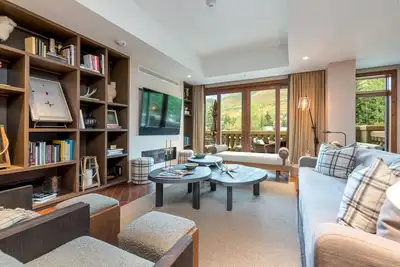 Image de Ritz-Carlton Residence by InvitedHome | Ski Valet, Pool, Hot Tub, Media Room