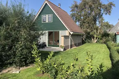 Image de Attractive vacation home near beach with fireplace, nice kitchen, shared pool