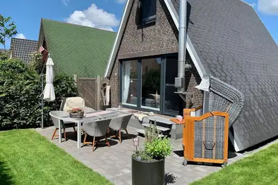 Image de Cozy vacation home in a quiet location behind the dike - perfect for families!