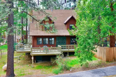 Image de Ursa Manor with Hot Tub, Nestled in Pines
