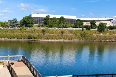 Waterfront Pearl Condo with Awesome River Views, w/Parking