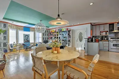 Image de 2 Bedroom/2 Bathroom Stylish Designer Flat