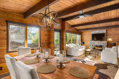 Image de Rustic Chic Banff Mountain Home