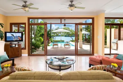 Image de Waterfront Villa, Private Pool, Floating Breakfasts Included Chef Available! \n