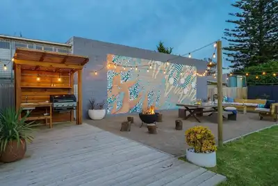 Image de Bay Lyf - Beach House - Old School Summer Holidays are back